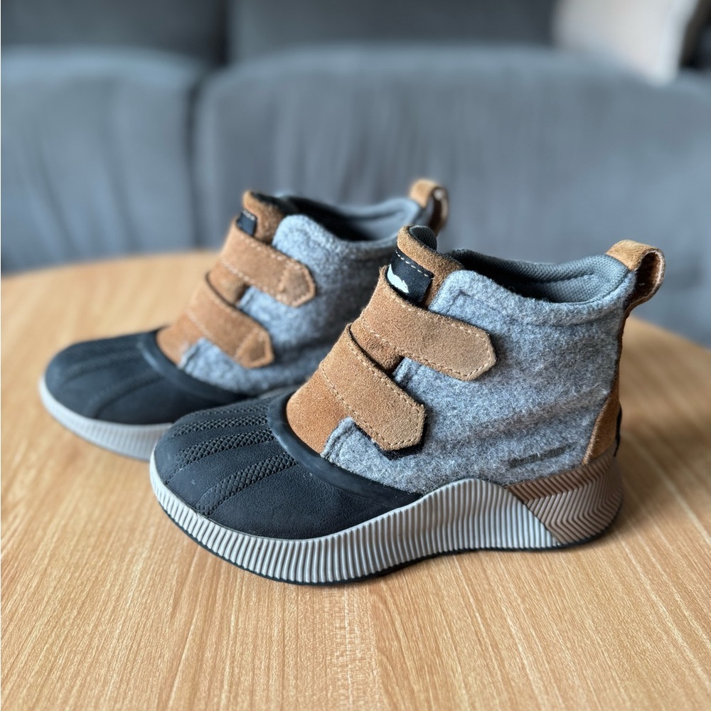 Sorel Youth Out & About Classic Waterproof Boots Size 13